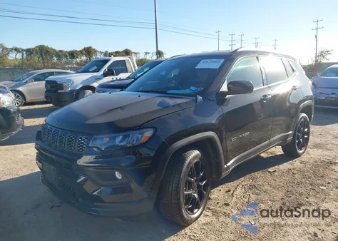 2024 Jeep Compass Latitude 4X4 z USA, uszkodzony, nr VIN 3C4NJDBN2RT158522